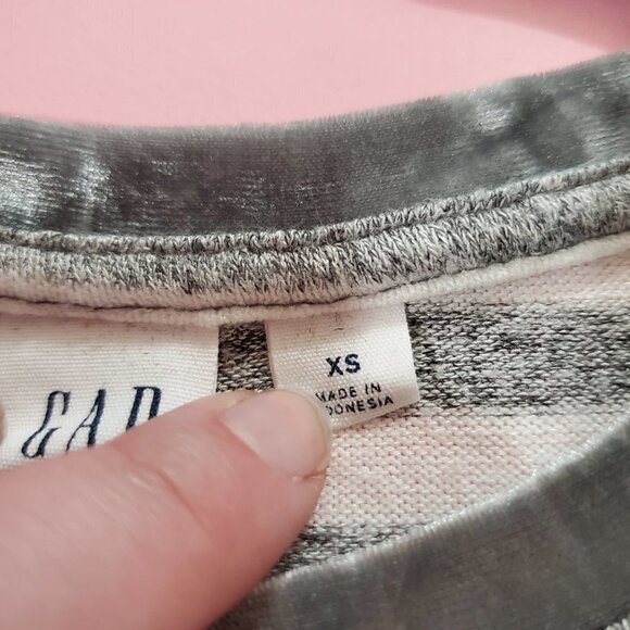 ✨ Gap Knitted Knit Striped Velvet Short Sleeve Shirt ✨ - Picture 3 of 5